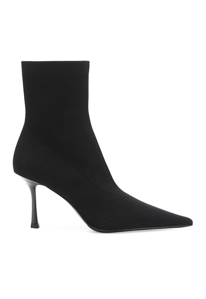 Botine cu varf ascutit