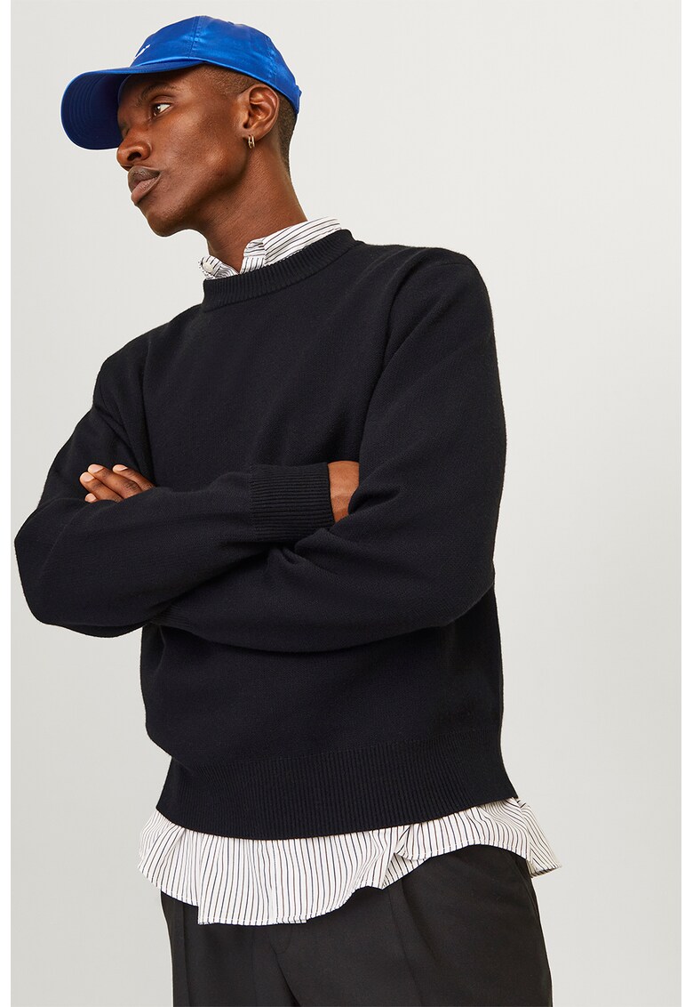 Pulover lejer cu decolteu la baza gatului - Negru