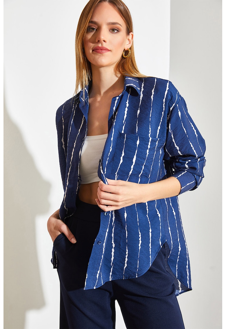 Camasa cu dungi si buzunar pe piept