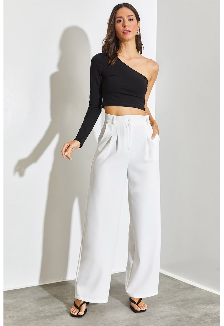 Pantaloni cu croiala ampla Pantaloni cu croiala ampla