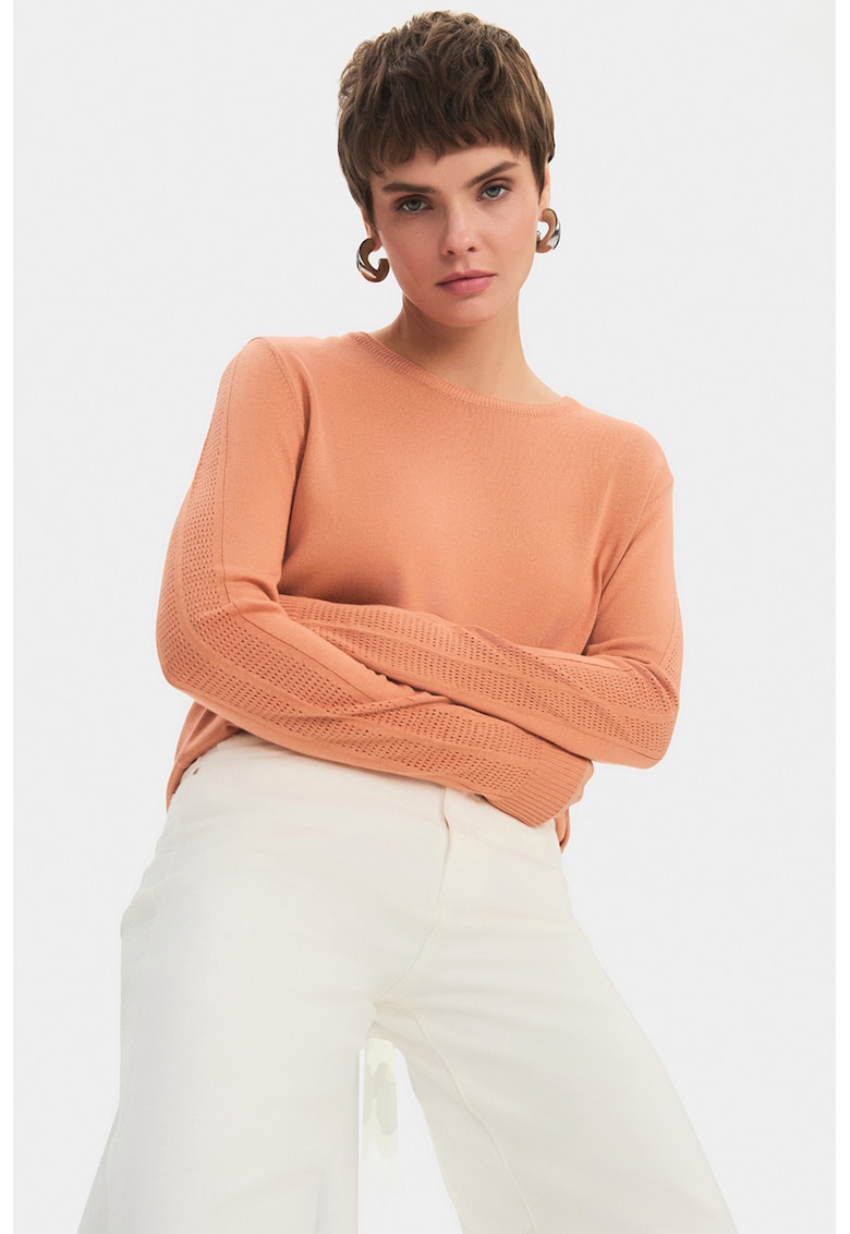 Pulover lejer tricotat fin cu decupaje pe maneci