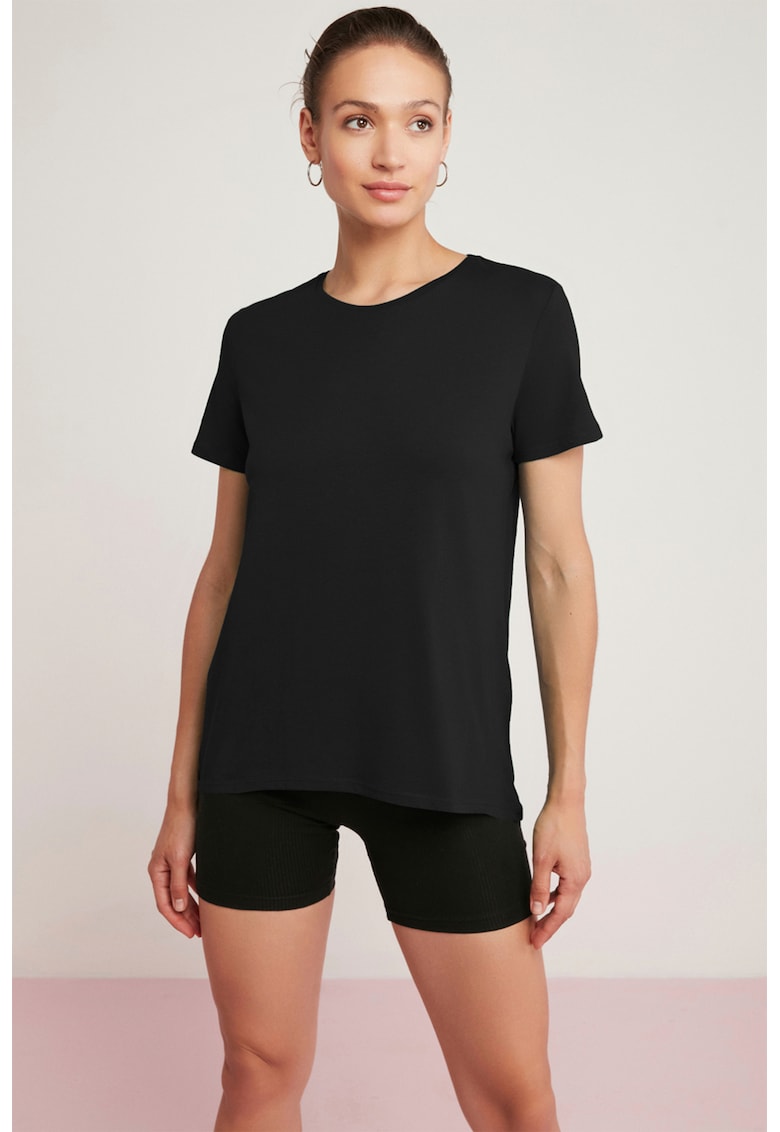 Tricou de bumbac cu decolteu la baza gatului Tricou de bumbac cu decolteu la baza gatului