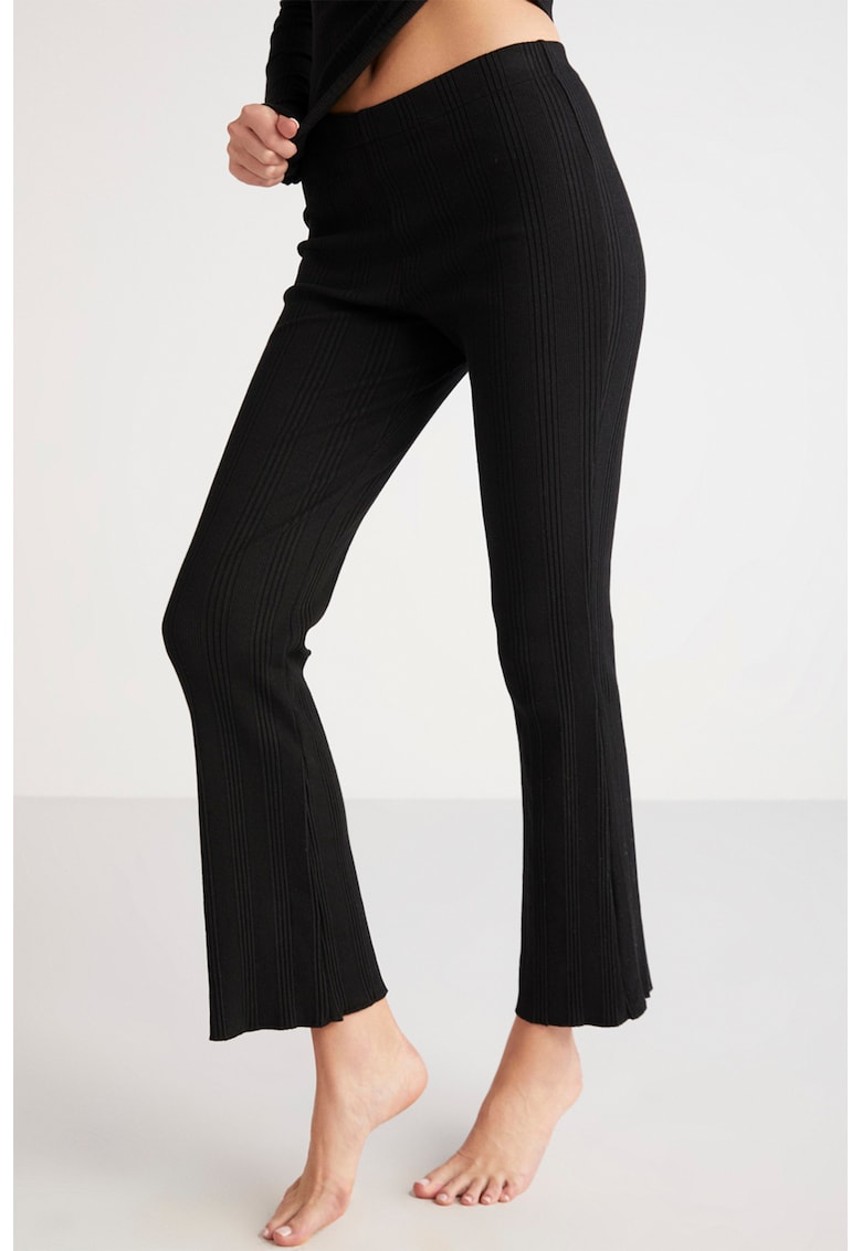 Set de bluza slim fit din amestec de bumbac si pantaloni