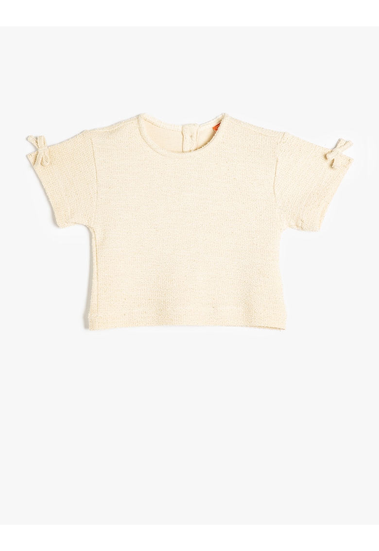 Tricou crop cu fenta cu nasturi