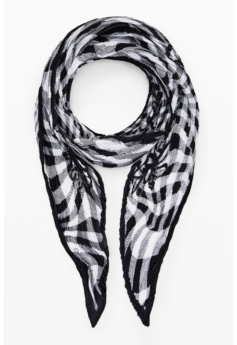 Esaarfa cu model in carouri Esaarfa cu model in carouri