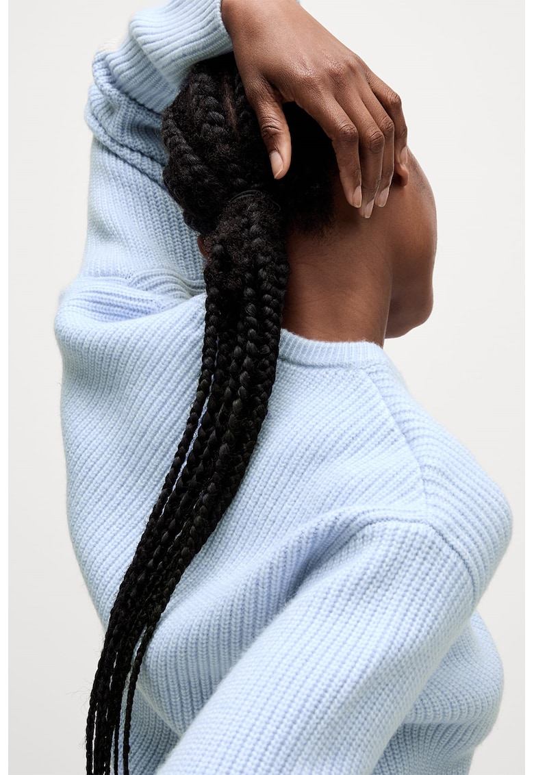 Pulover din tricot cu decolteu la baza gatului