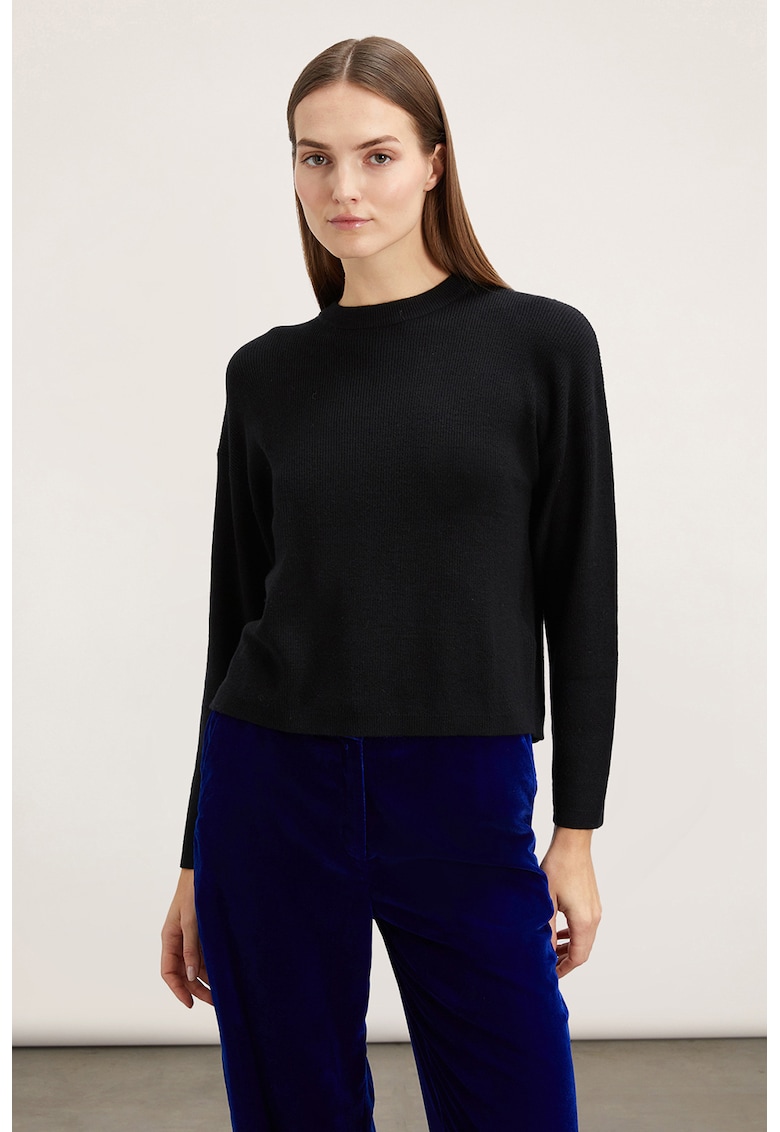 Pulover cu decolteu la baza gatului si aspect drapat - Negru