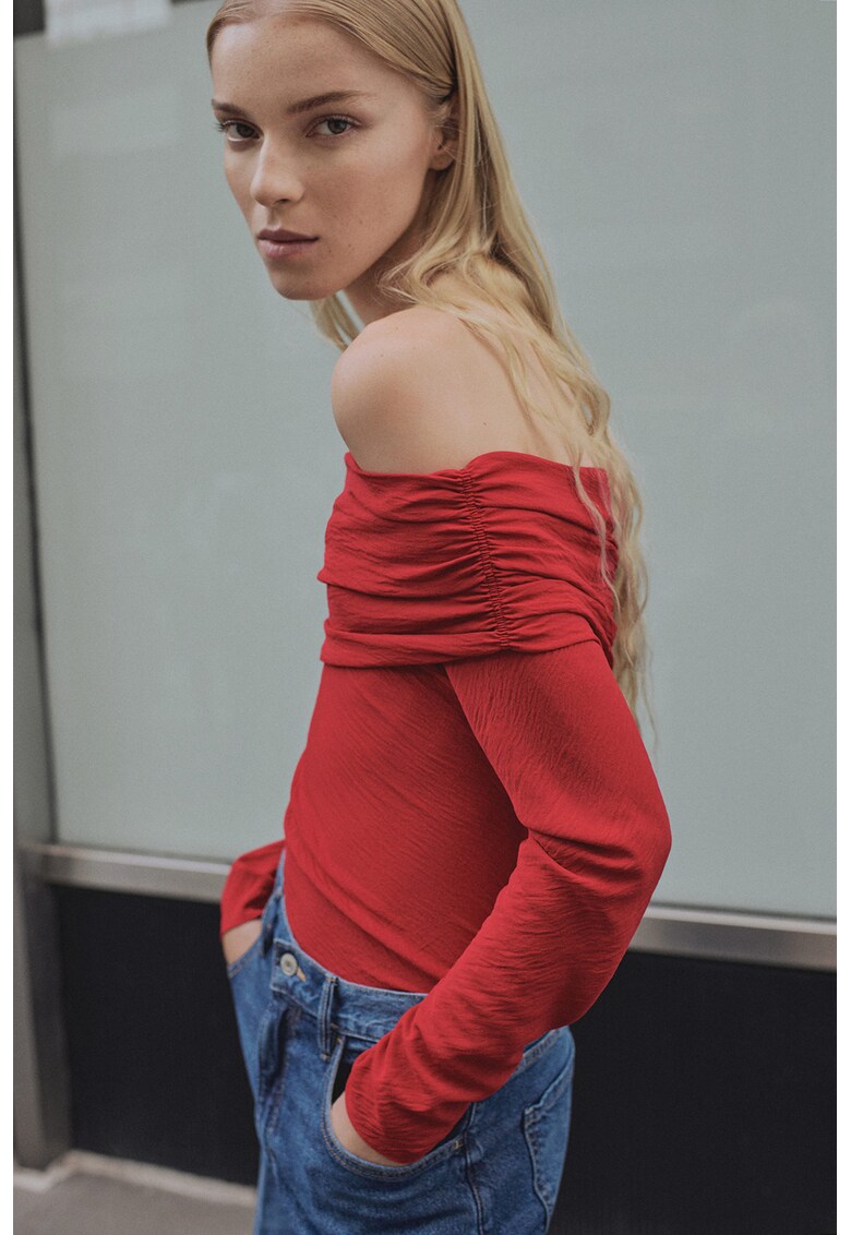 Bluza cu decolteu pe umeri - Rosu