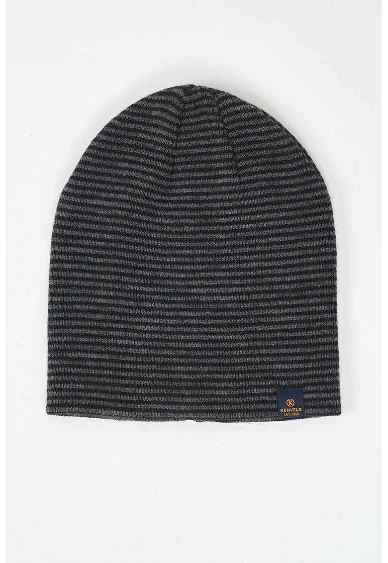 Caciula cu model cu dungi