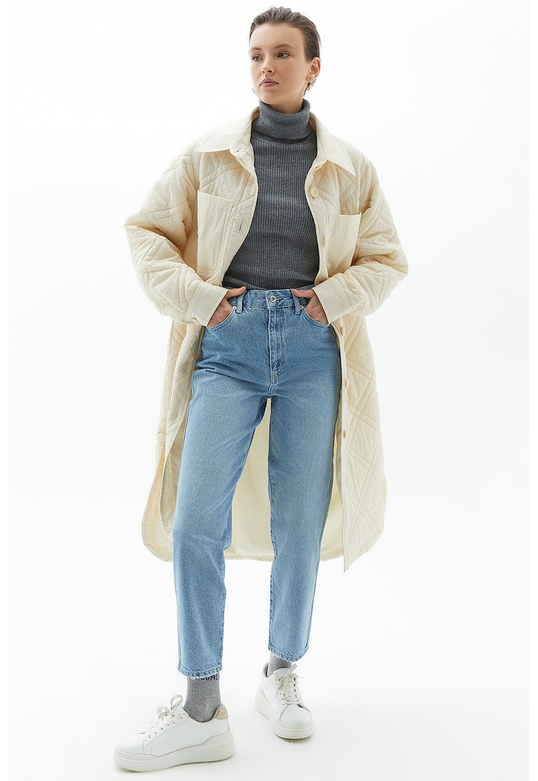 Trenci matlasat cu nasturi