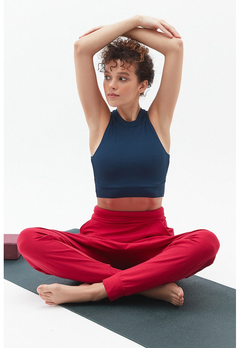 Top crop cu decupaje