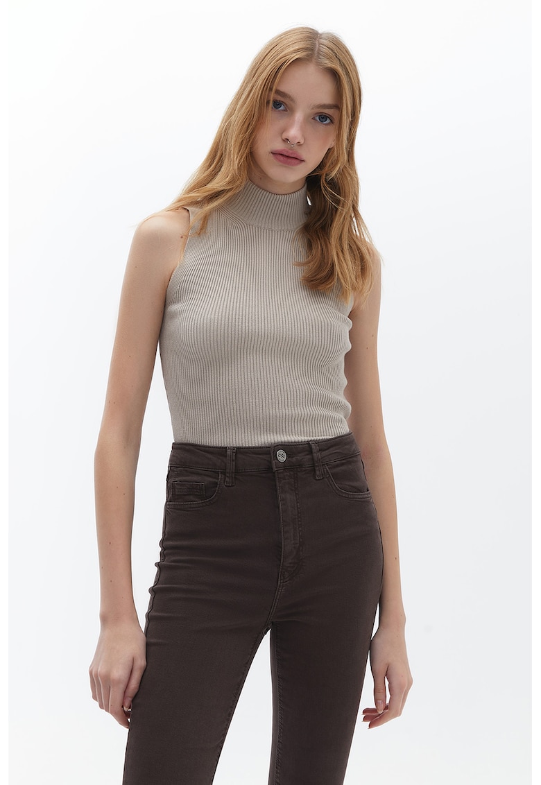 Top din jerseu cu striatii si guler inalt