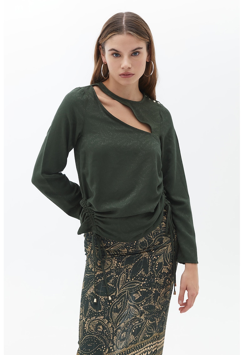 Bluza cu decupaj si snur lateral