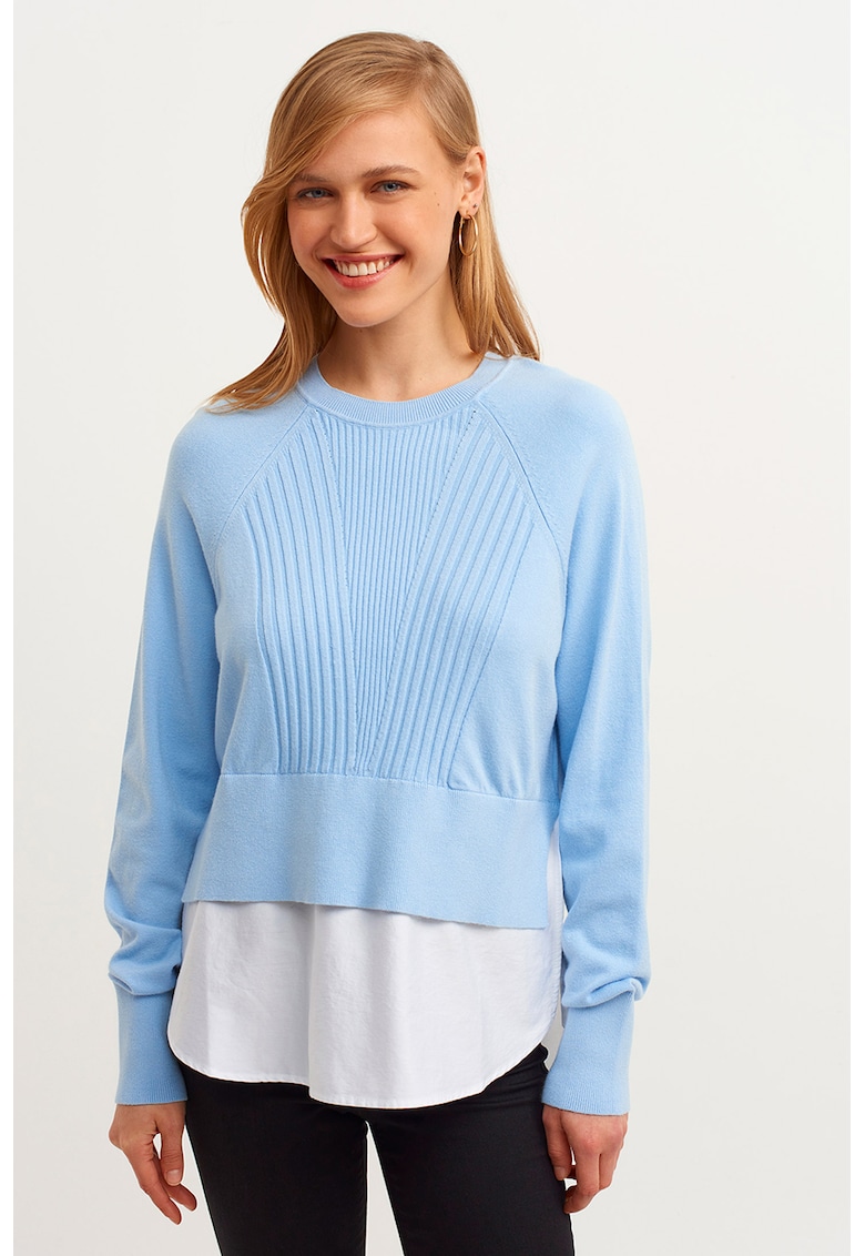 Pulover cu decolteu la baza gatului si textura dubla