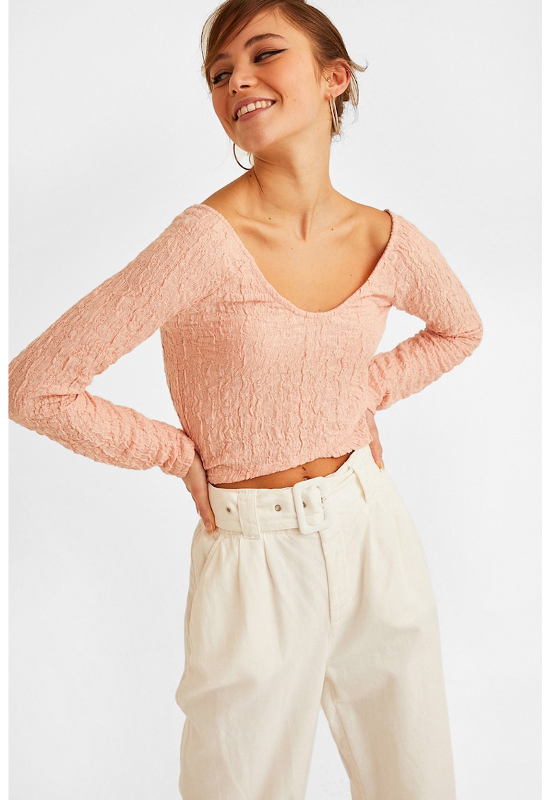 Bluza crop texturata cu decolteu amplu