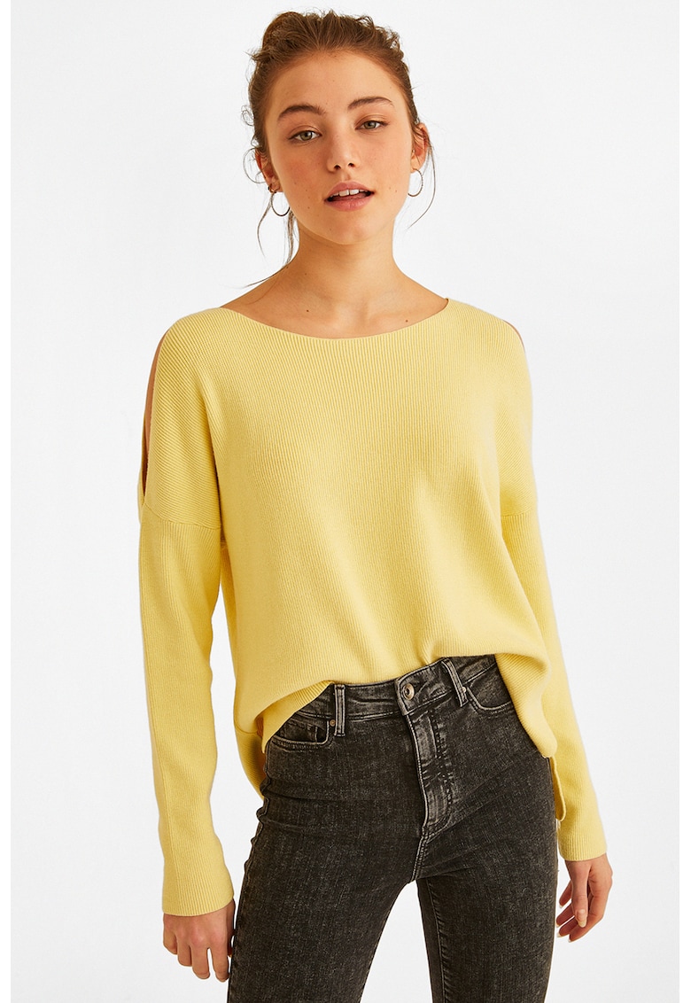 Pulover cu decupaje pe umeri