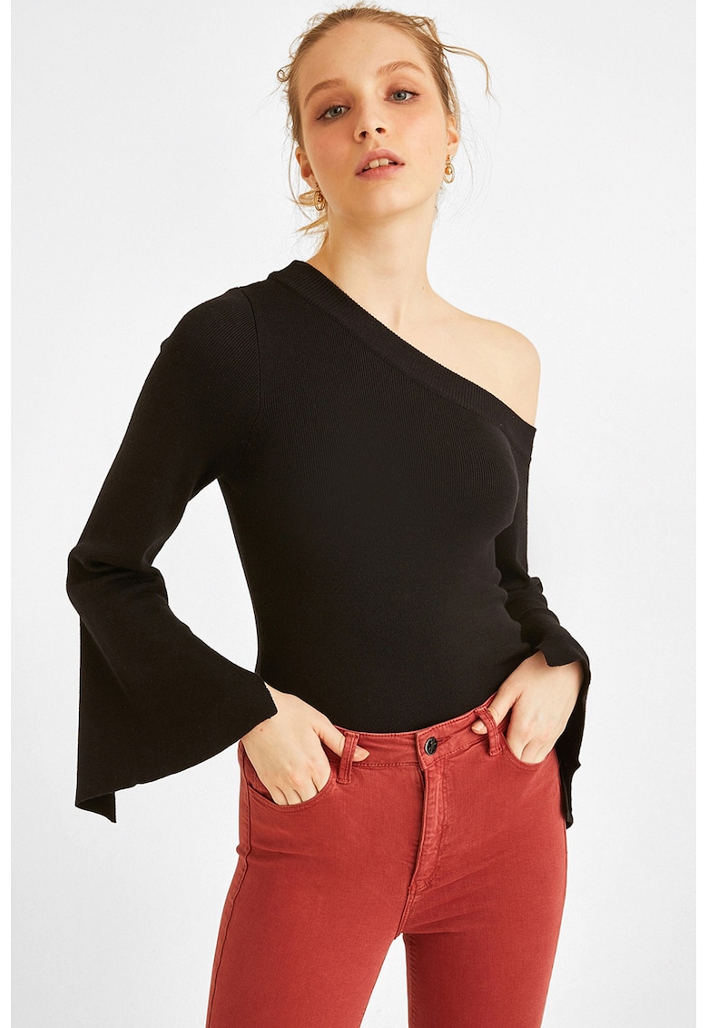 Pulover cu decolteu pe un umar - Negru