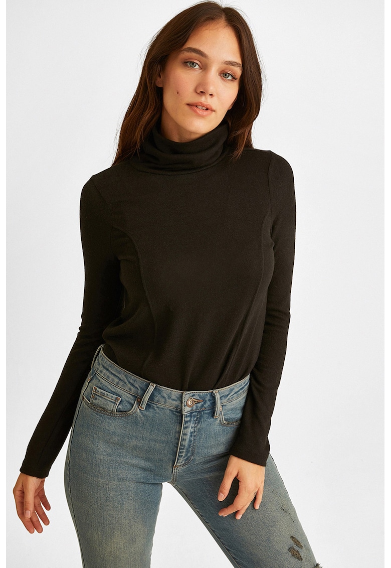 Pulover cu guler inalt