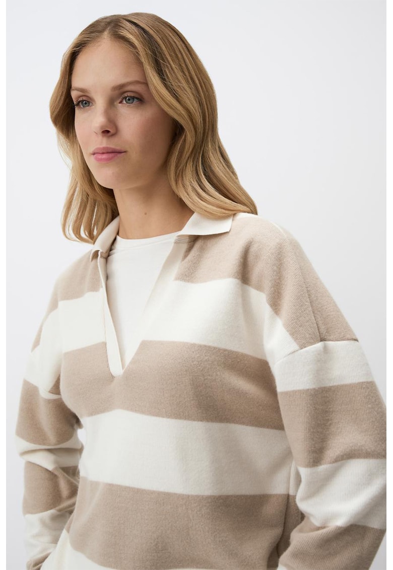 Pulover polo cu model in dungi