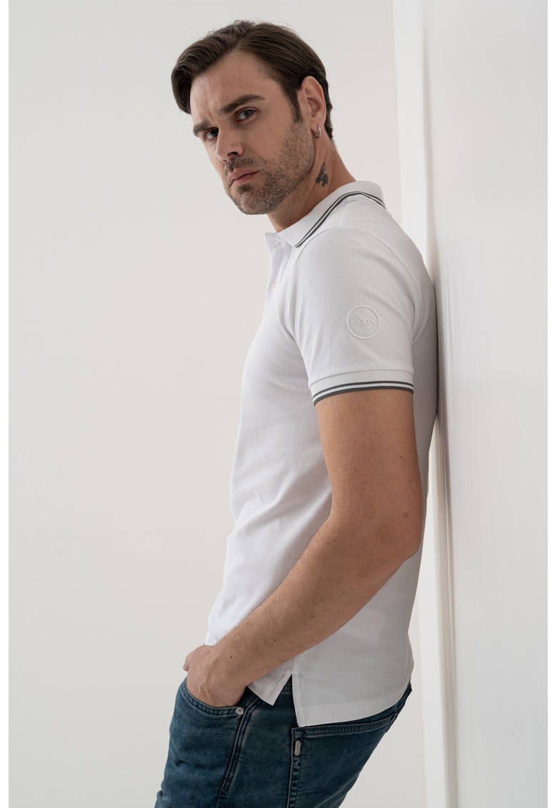 Tricou polo cu model in dungi - Alb optic/Gri inchis