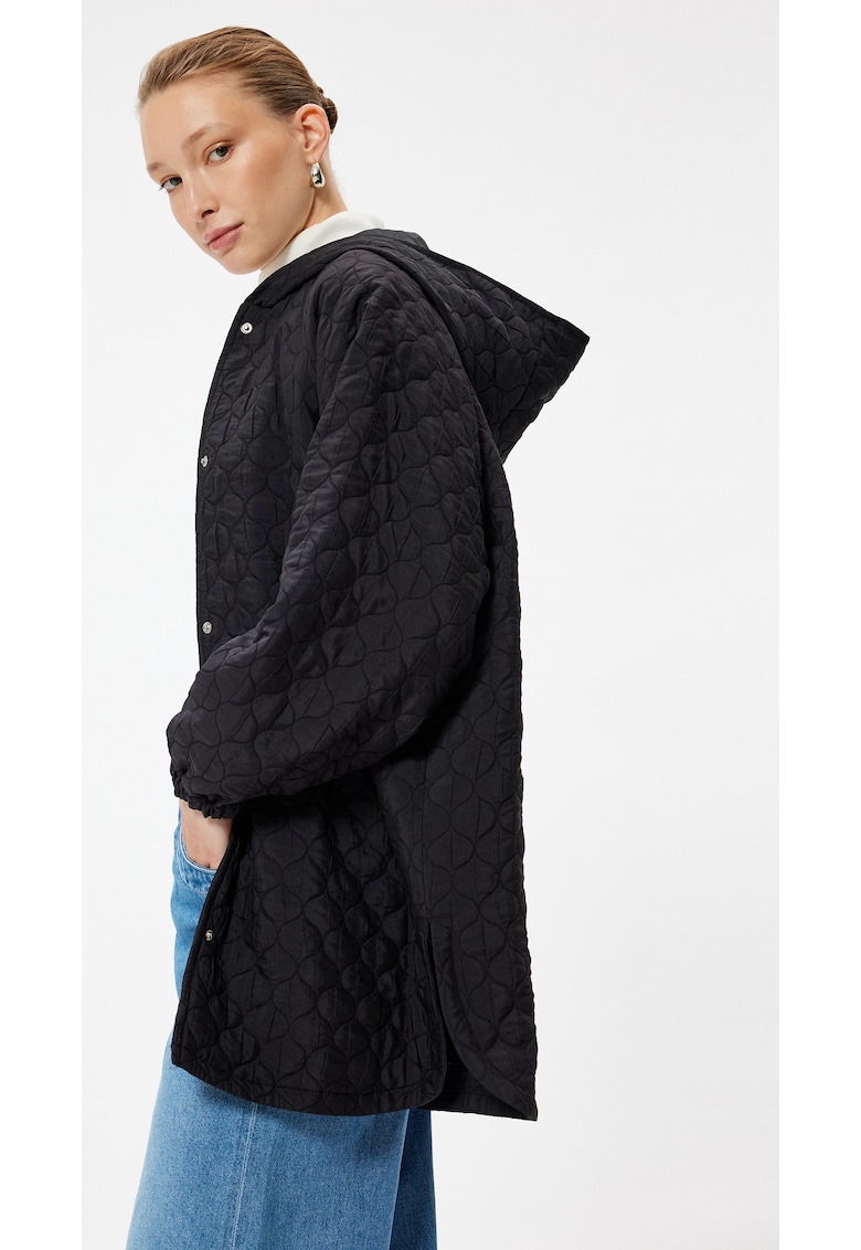 Jacheta supradimensionata cu gluga si aspect matlasat