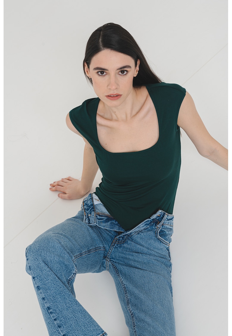 Tricou tip body cu decolteu patrat