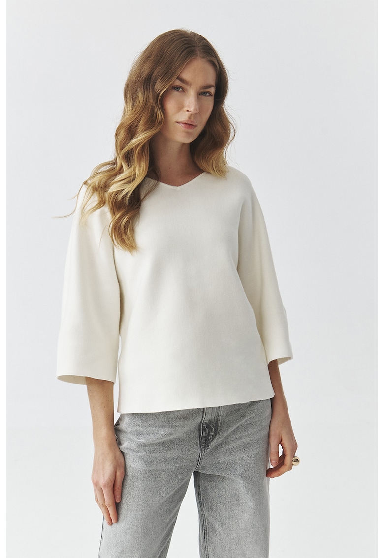 Pulover cu decolteu in V si maneci trei sferturi