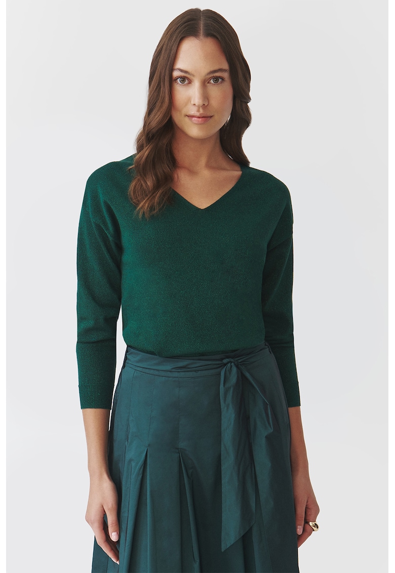 Pulover cu decolteu in V si model stralucitor