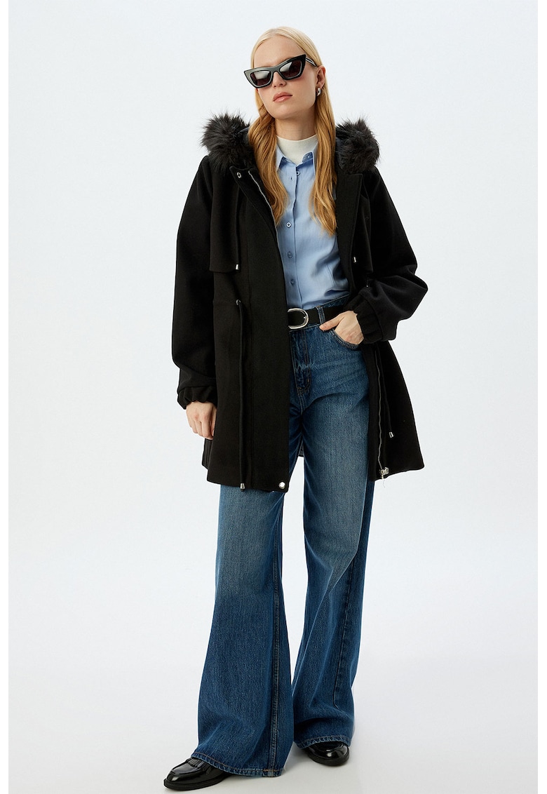 Geaca cu gluga si garnitura din blana sintetica