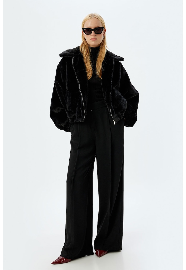 Geaca scurta pufoasa si supradimensionata