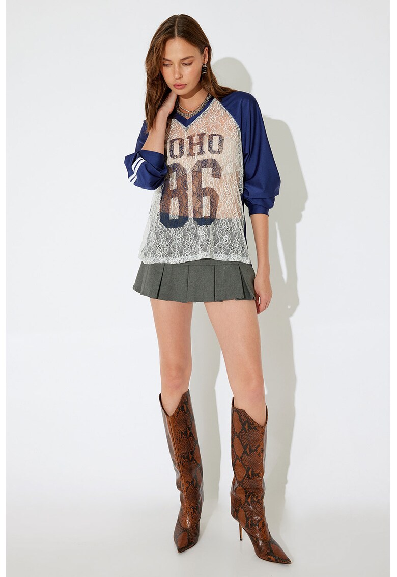 Bluza cu imprimeu - decolteu in V si segment semitransparent