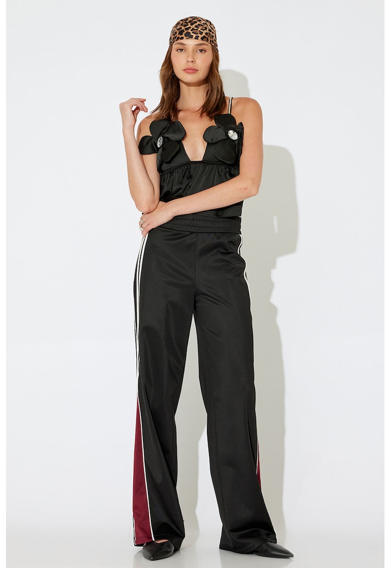 Pantaloni de trening cu croiala dreapta si dungi contrastante