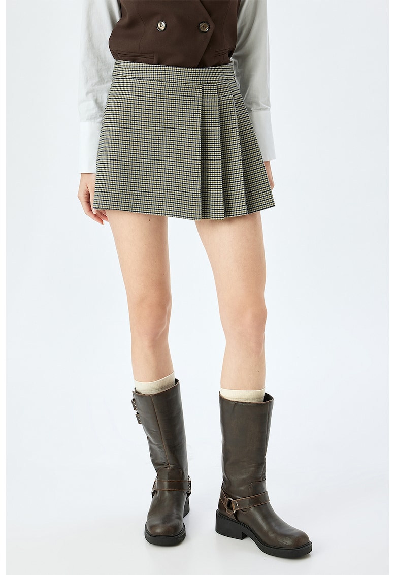 Fusta-pantalon scurta si evazata cu model in carouri