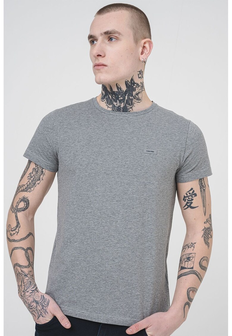 Tricou slim fit cu decolteu la baza gatului - Gri melange