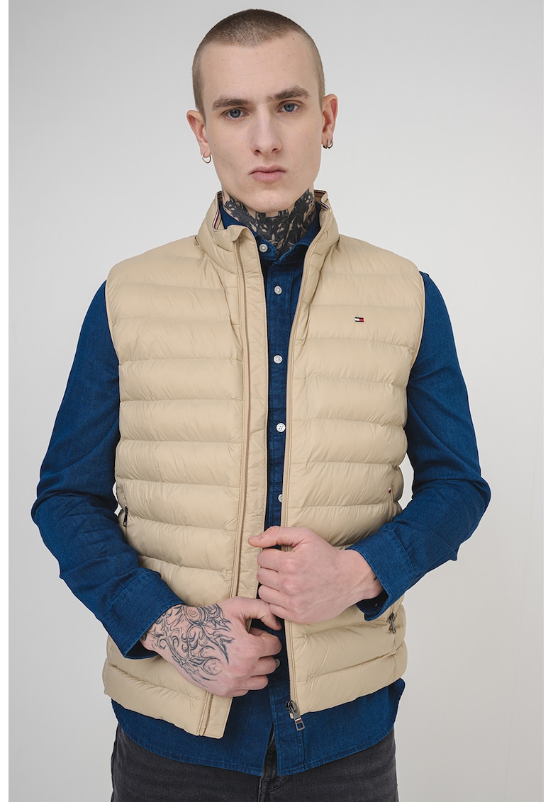 Vesta matlasata cu model pliabil si buzunare cu fermoar