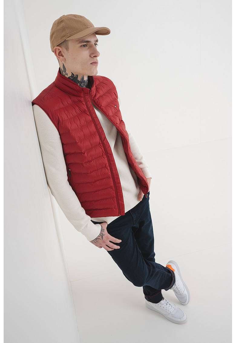 Vesta matlasata cu model pliabil si buzunare cu fermoar