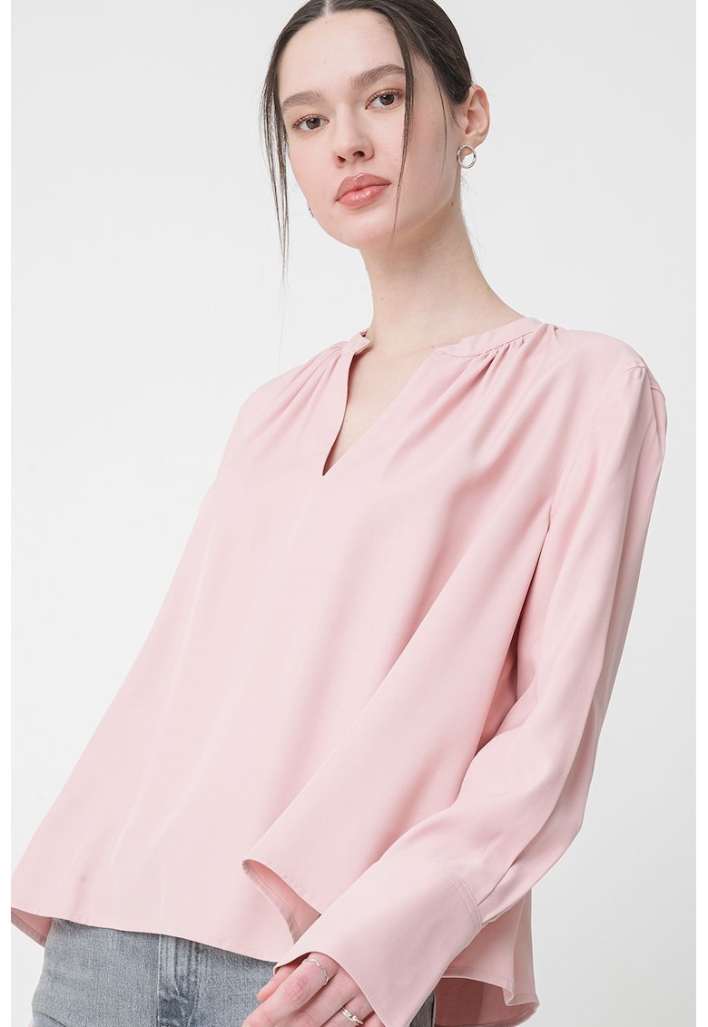 Bluza vaporoasa cu decolteu in V