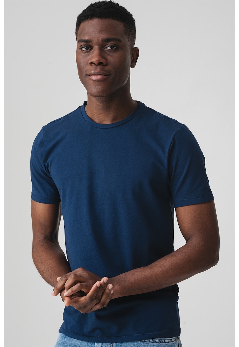 Tricou regular fit cu decolteu la baza gatului