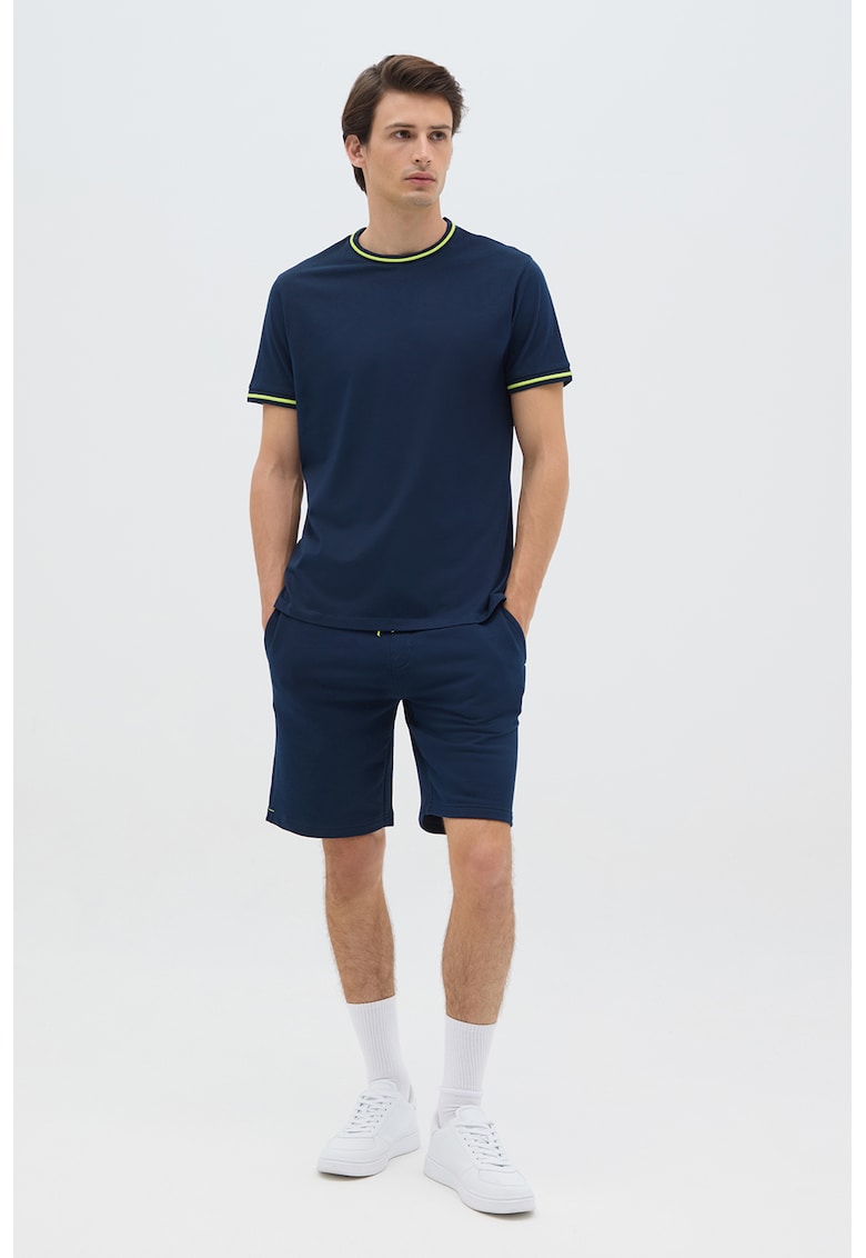 Pantaloni scurti cu snur de ajustare si buzunare laterale