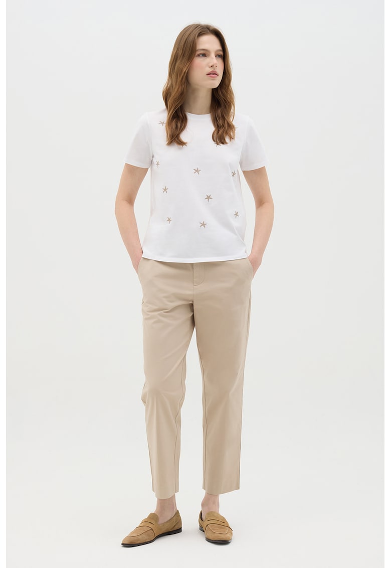 Tricou cu decolteu la baza gatului si broderie