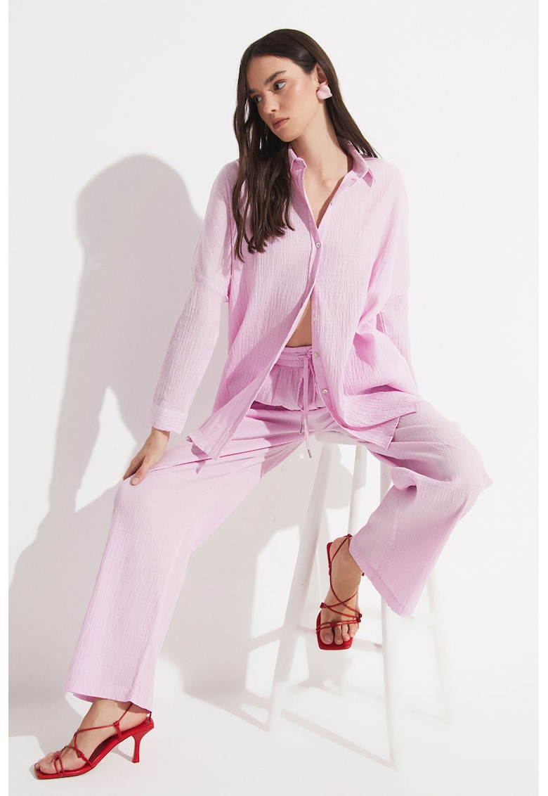 Pantaloni cu croiala ampla si snur