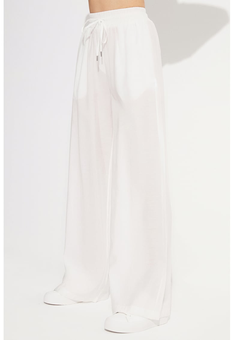 Pantaloni cu croiala ampla si snur
