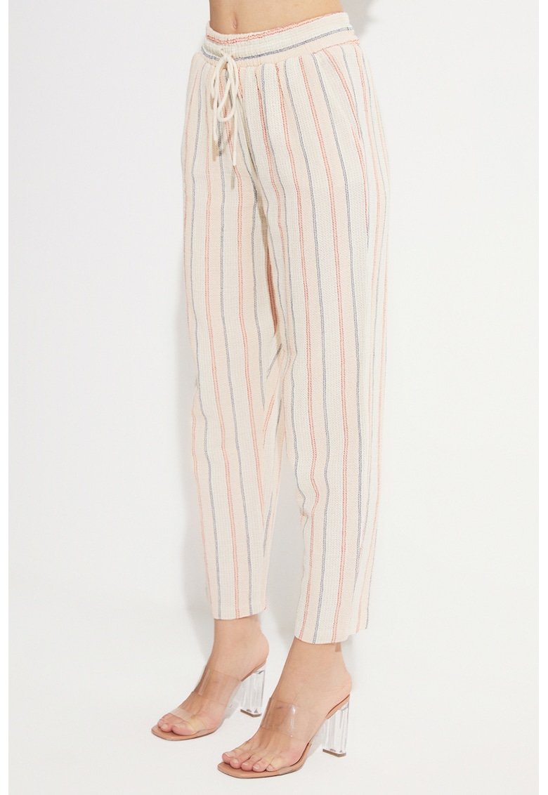 Pantaloni crop conici