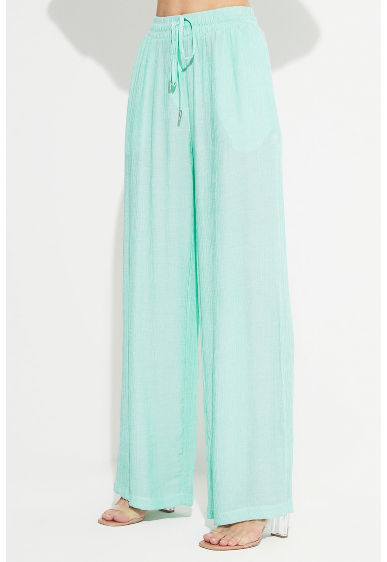 Pantaloni cu croiala ampla si snur