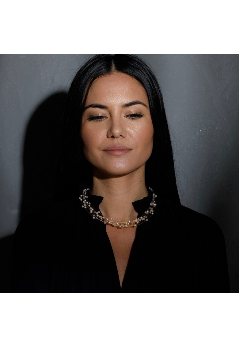 Colier Cu Perle La Baza Gatului