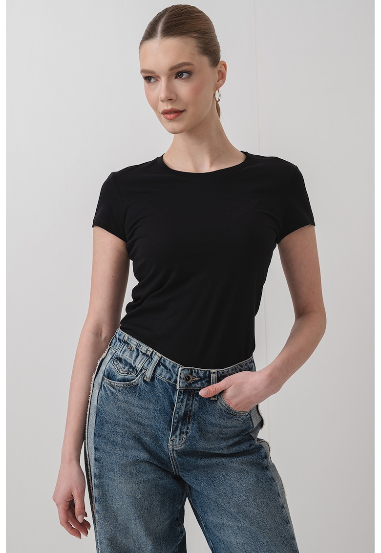 Tricou cu decolteu la baza gatului - Negru