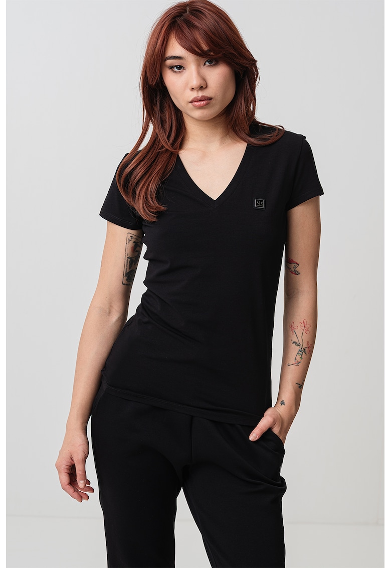 Tricou cambrat cu decolteu in V - Negru