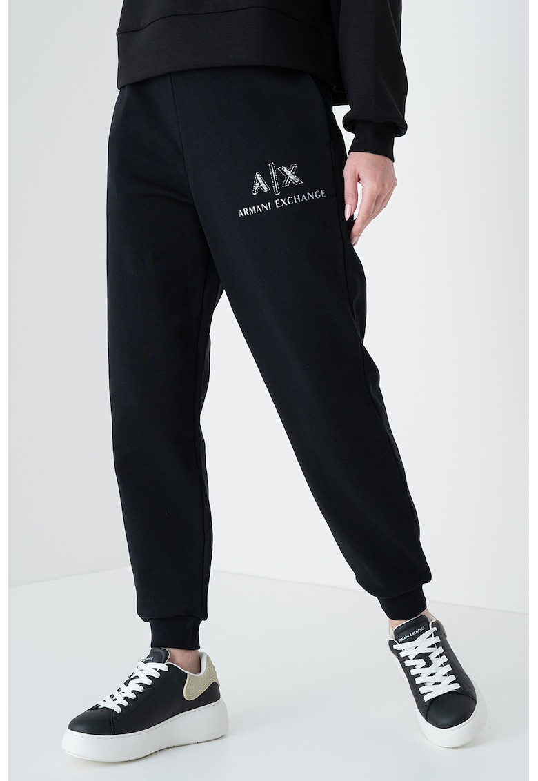 Pantaloni de trening cu talie medie si buzunare laterale
