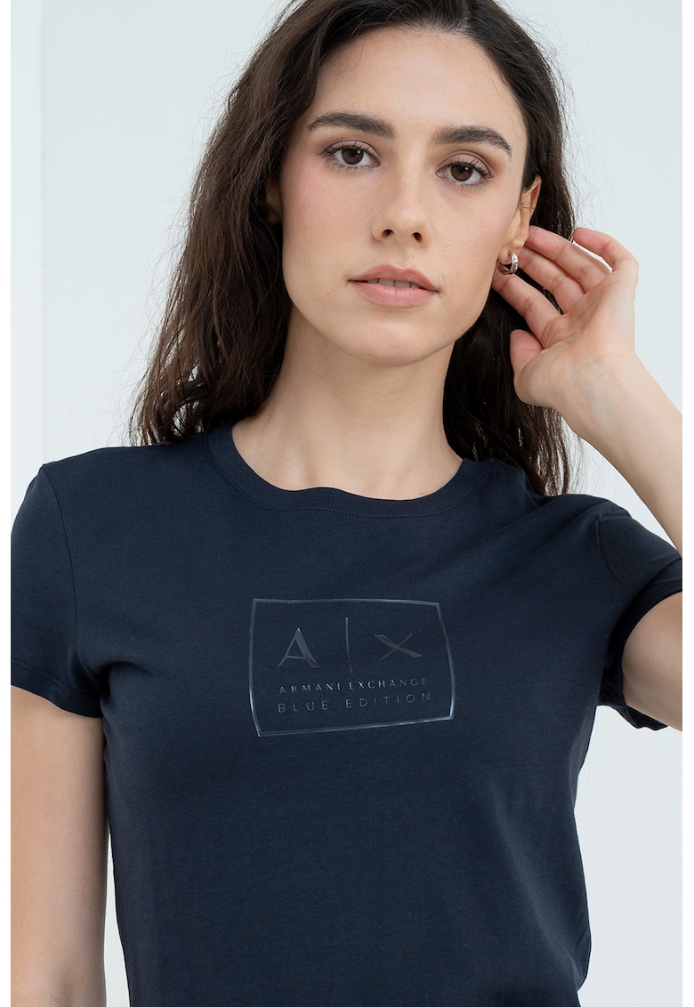 Tricou slim fit cu decolteu la baza gatului - Albastru ultramarin