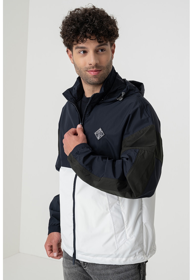 Jacheta cu gluga si fermoar